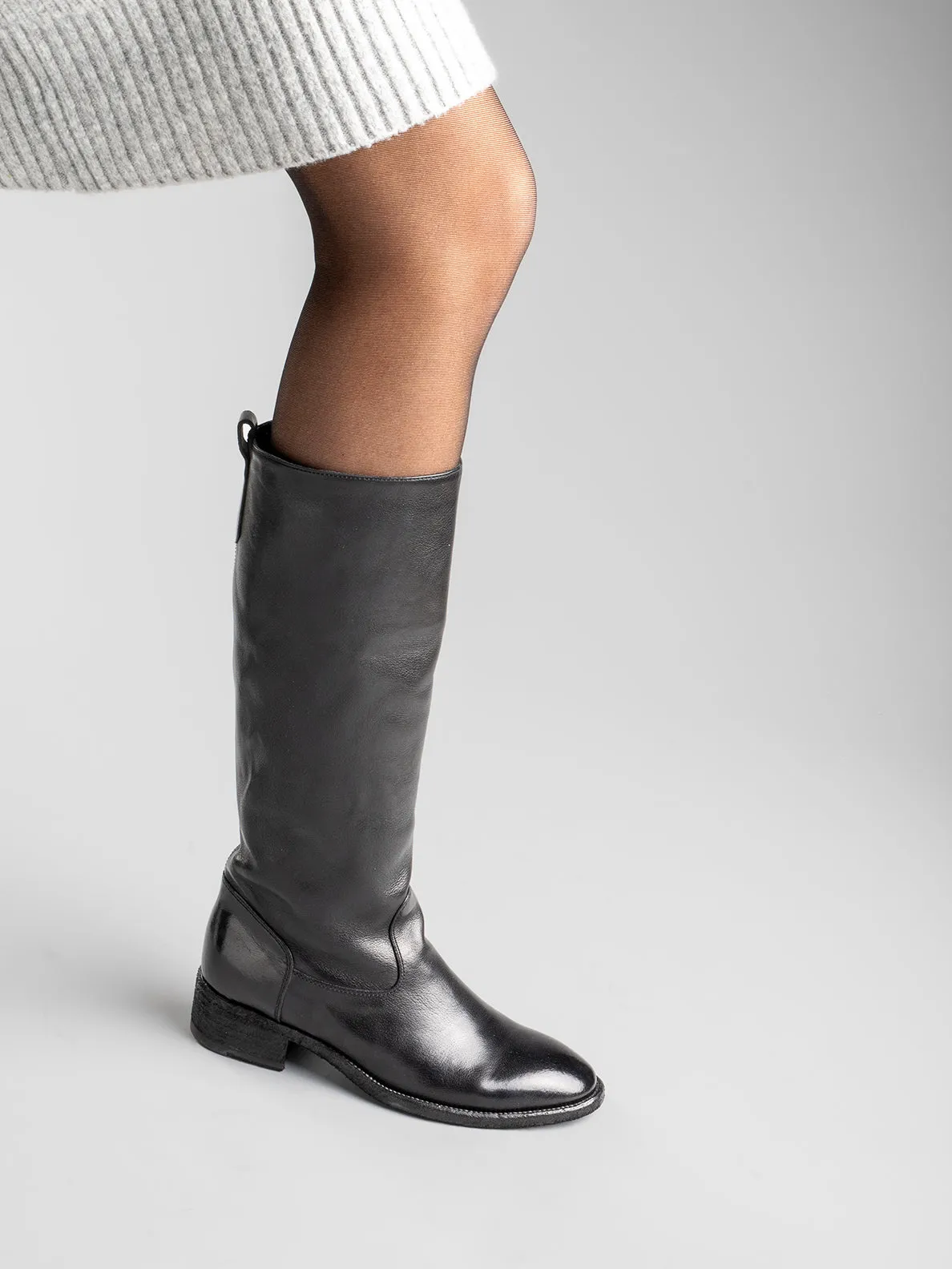SELINE 013 - Black Zipped Leather Boots